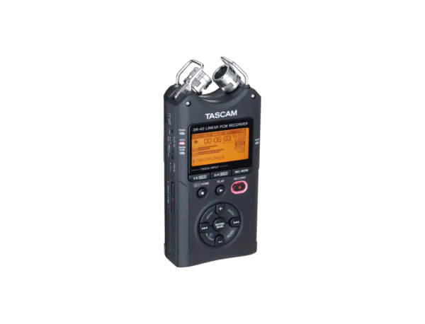Der Tascam DR-40 Recorder ist ein tragbarer Audio-Recorder für hochwertige Tonaufnahmen in verschiedenen Produktionsumgebungen. Das Gerät eignet sich ideal für Interviews, Konferenzen, Videoproduktionen sowie für Mitschnitte bei Veranstaltungen. Dank der integrierten Mikrofone und der kompakten Bauweise ist der Recorder eine flexible Lösung für professionelle Audioaufnahmen in der Event- und Medientechnik.
